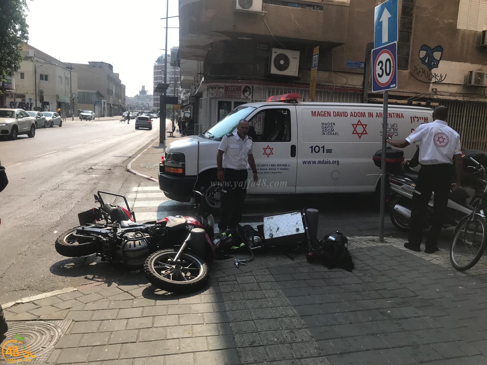 يافا: اصابة طفيفة لراكب دراجة تتبع للاطفائية بحادث طرق 