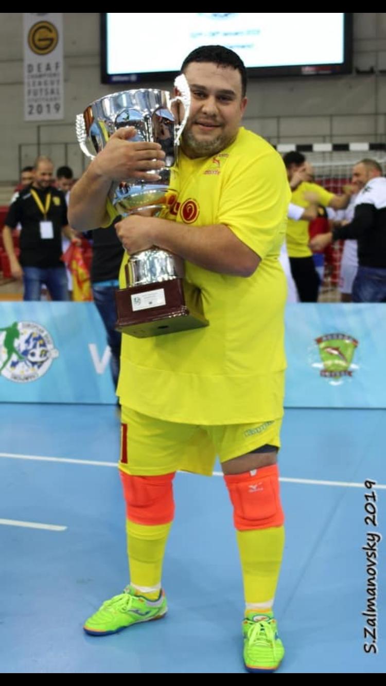  الشاب هاشم دسوقي من يافا يفوز مع فريقه في بطولة اوربية لكرة القدم المصغّرة للصم