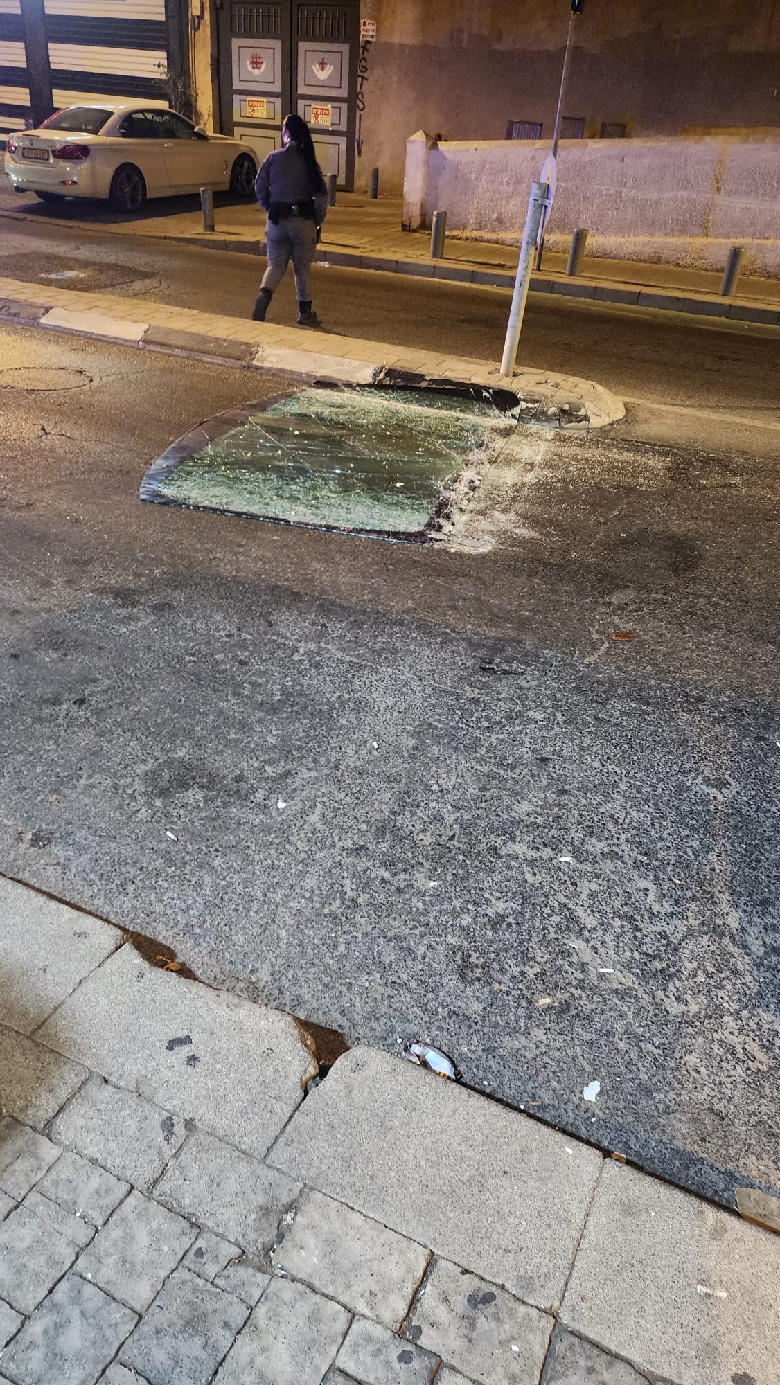 يافا: اغلاق مقطع من شارع يهودا هيميت اثر سقوط زجاج باص  