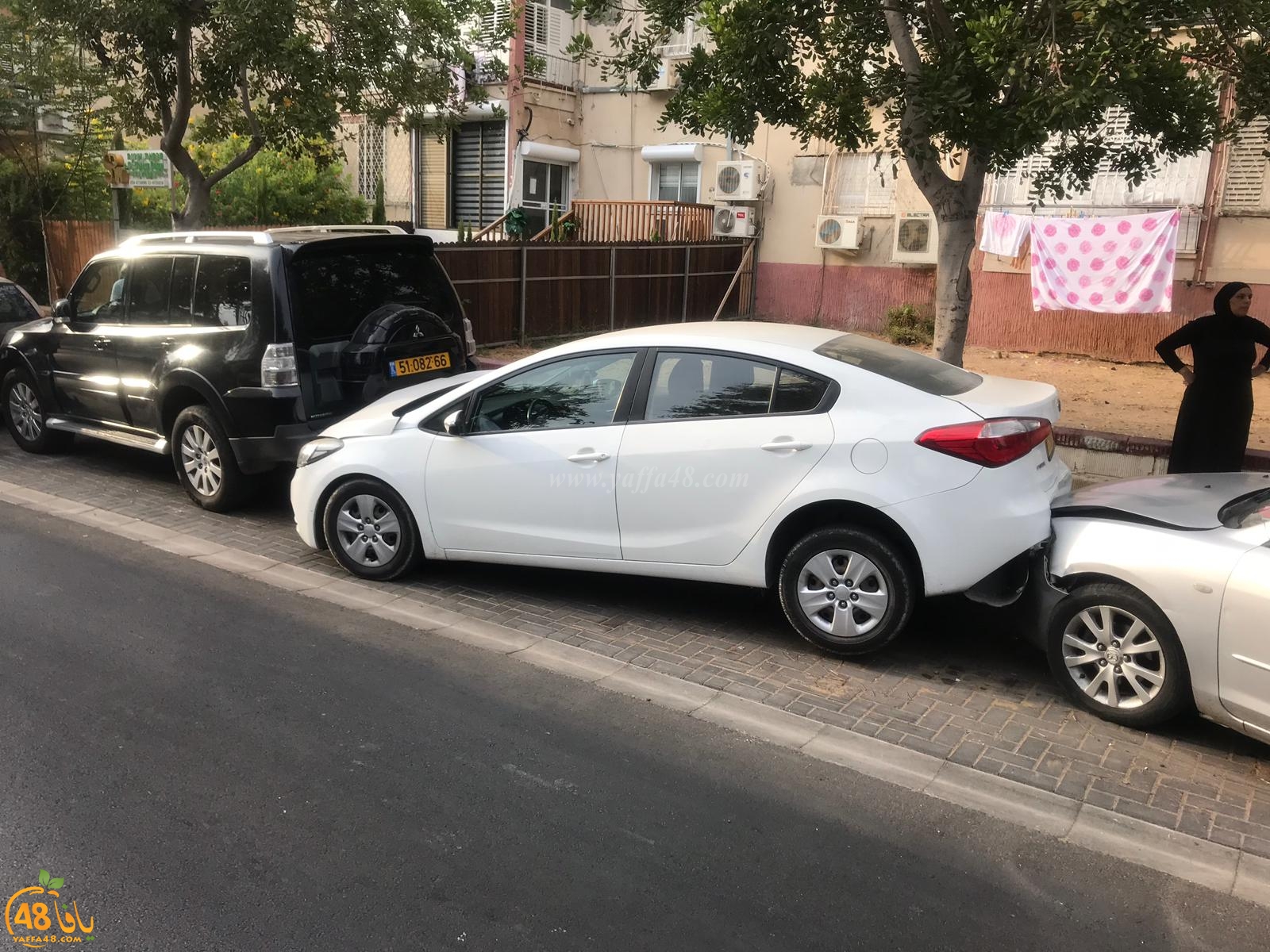 بالصور: شاحنة تصطدم بعدة مركبات في مدينة يافا دون اصابات