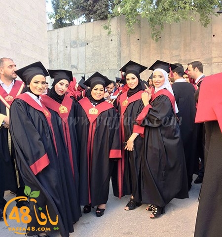 الرملة: عائلة أبو صويص تحتفل بتخريج كوكبة من بناتها الجامعيات