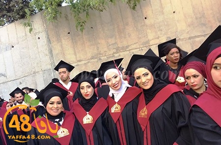 الرملة: عائلة أبو صويص تحتفل بتخريج كوكبة من بناتها الجامعيات