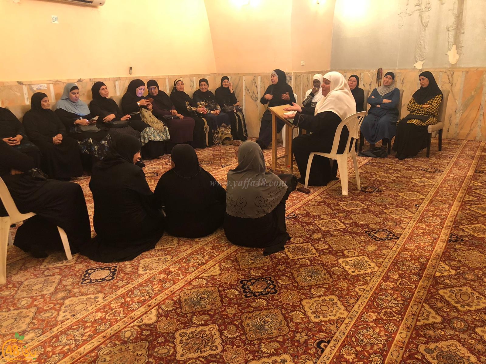  بالصور: لجنة تيسير الحج والعمرة بيافا تُنظم درساً لنساء يافا المقبلات على الحج 