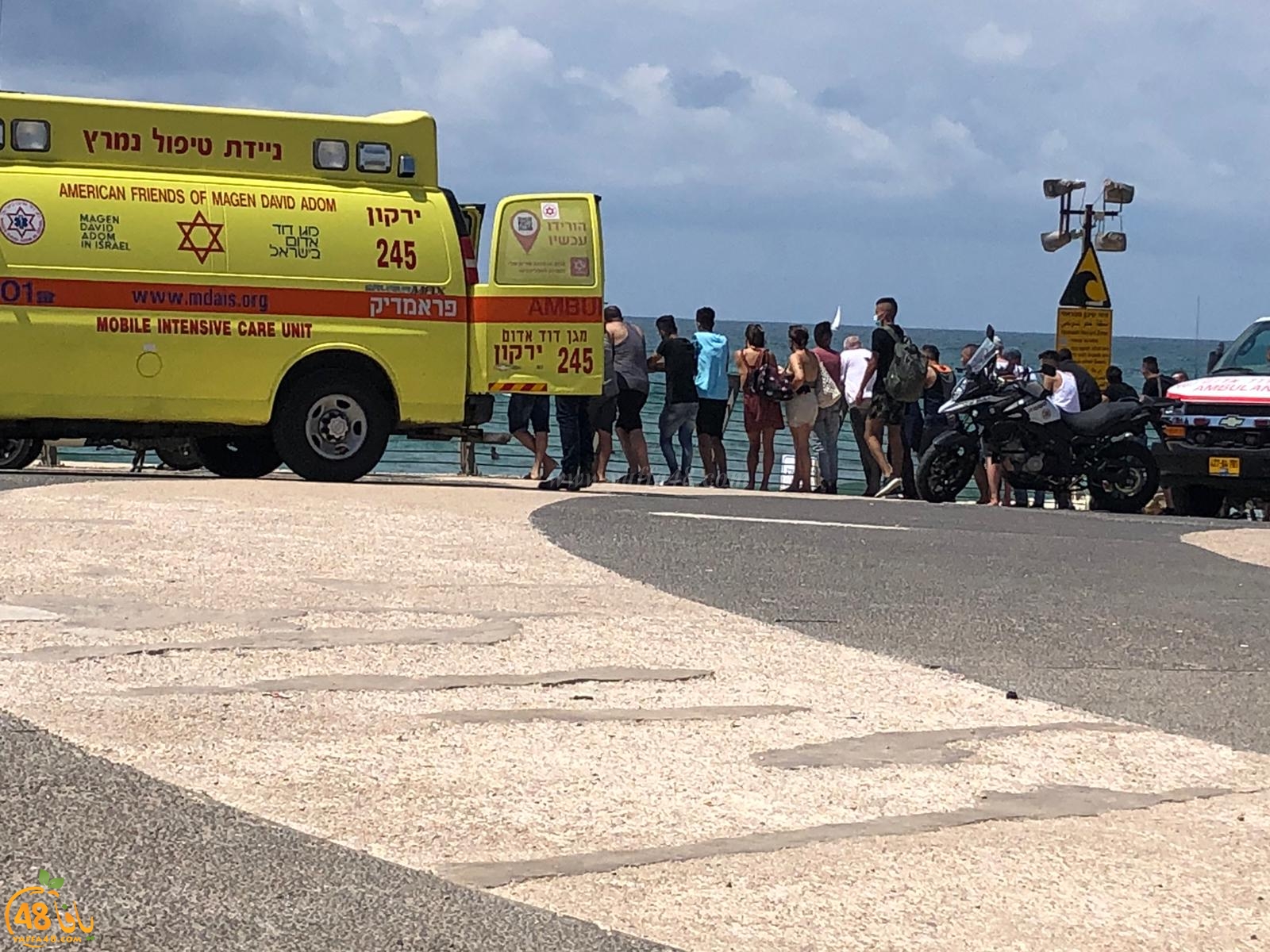 انتشال شخص غرق على شاطئ بحر مدينة يافا وحالته بالغة الخطورة