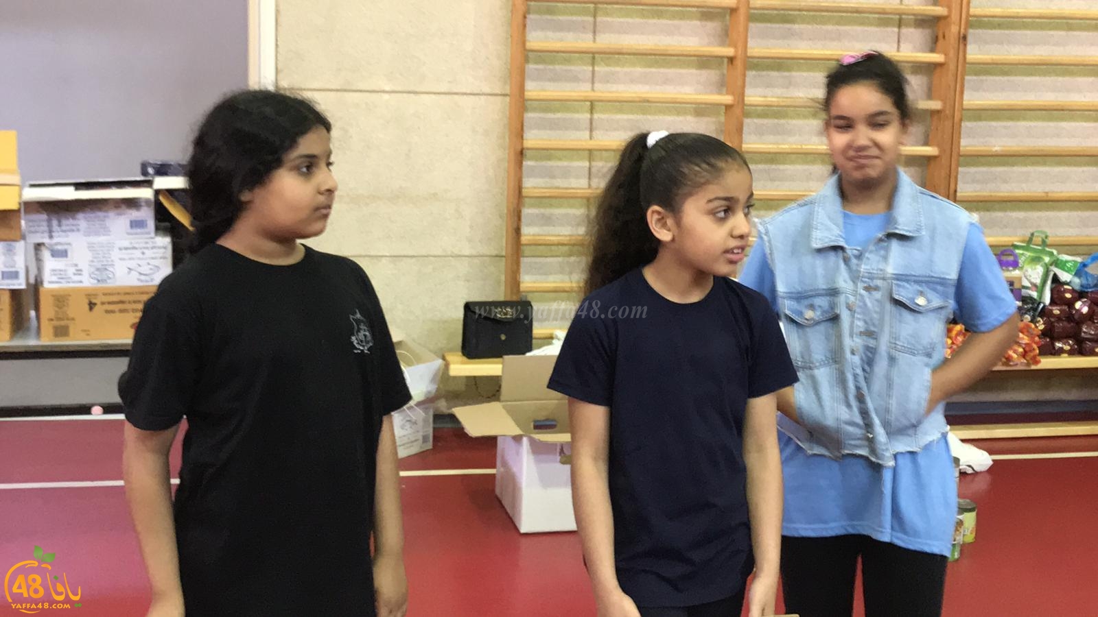 بالفيديو: طلاب المدارس الابتدائية بيافا يشاركون بتحضير الطرود الغذائية لجمعية يافا