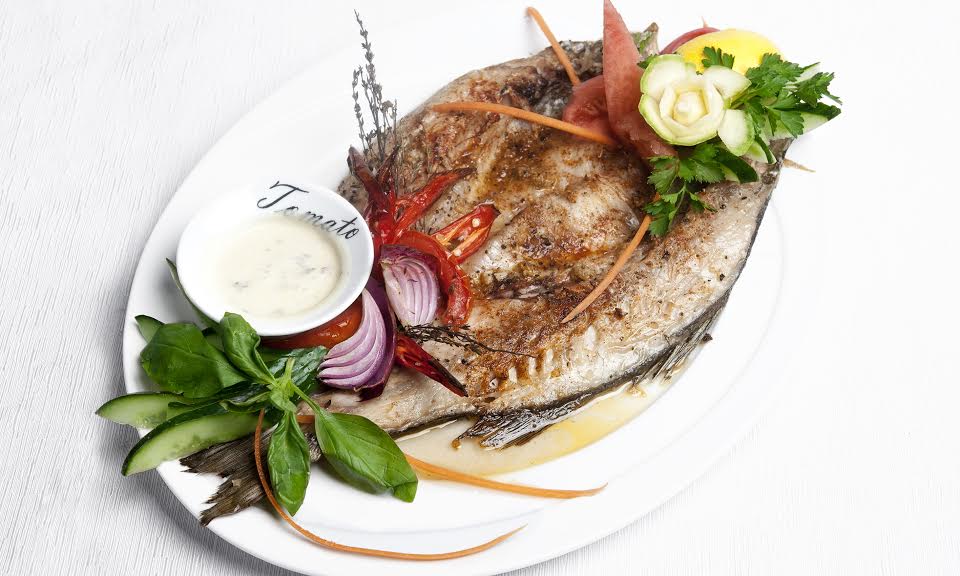 أسماك طازجة ومأكولات بحريّة مميزة في مطعم ابراج في البلدة القديمة بيافا