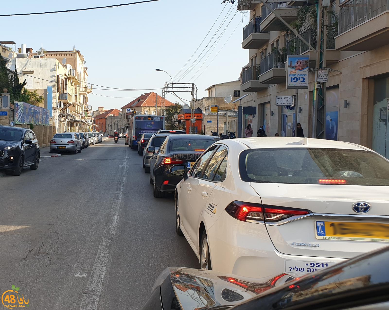 يافا: ازدحامات مرورية صباحية في شارع ييفت تحوّل الحياة الى كابوس