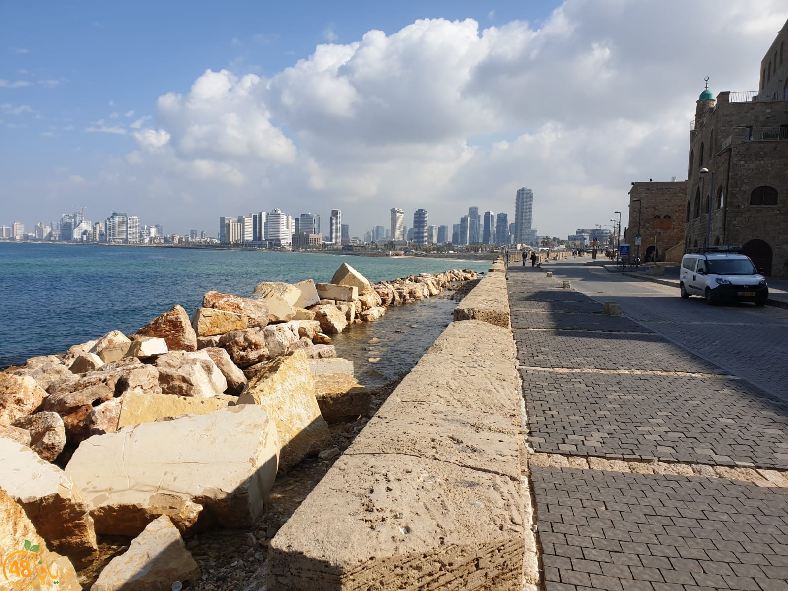  فيديو: وضع صخور ومتاريس على مدخل ميناء يافا الشمالي