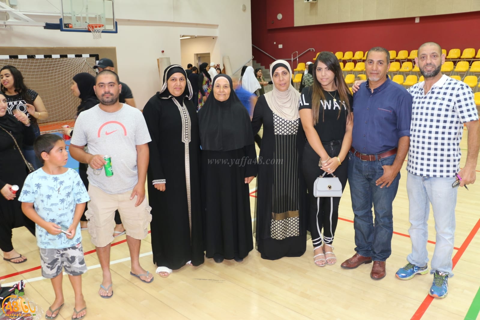 بالصور: لجنة الحج والعمرة بيافا تُنظم احتفالاً لتوديع حجاج بيت الله الحرام