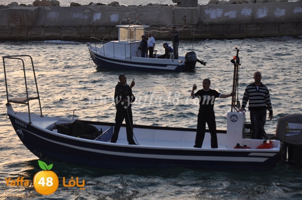  من أرشيف يافا 48 - مشاركة صيادو يافا بانتشال 11 شخصاً انقلب مركبهم بميناء يافا عام 2015 