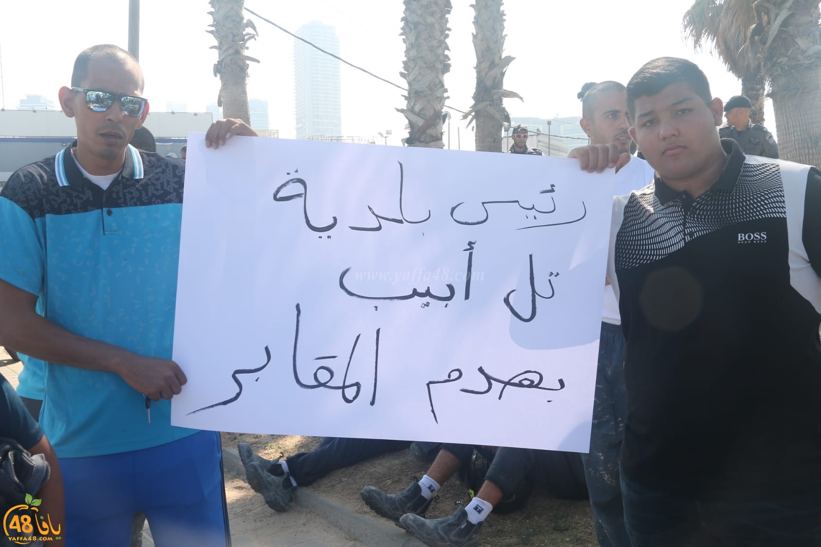  بالفيديو: تظاهرة رفع شعارات أمام مقبرة الاسعاف في مدينة يافا 