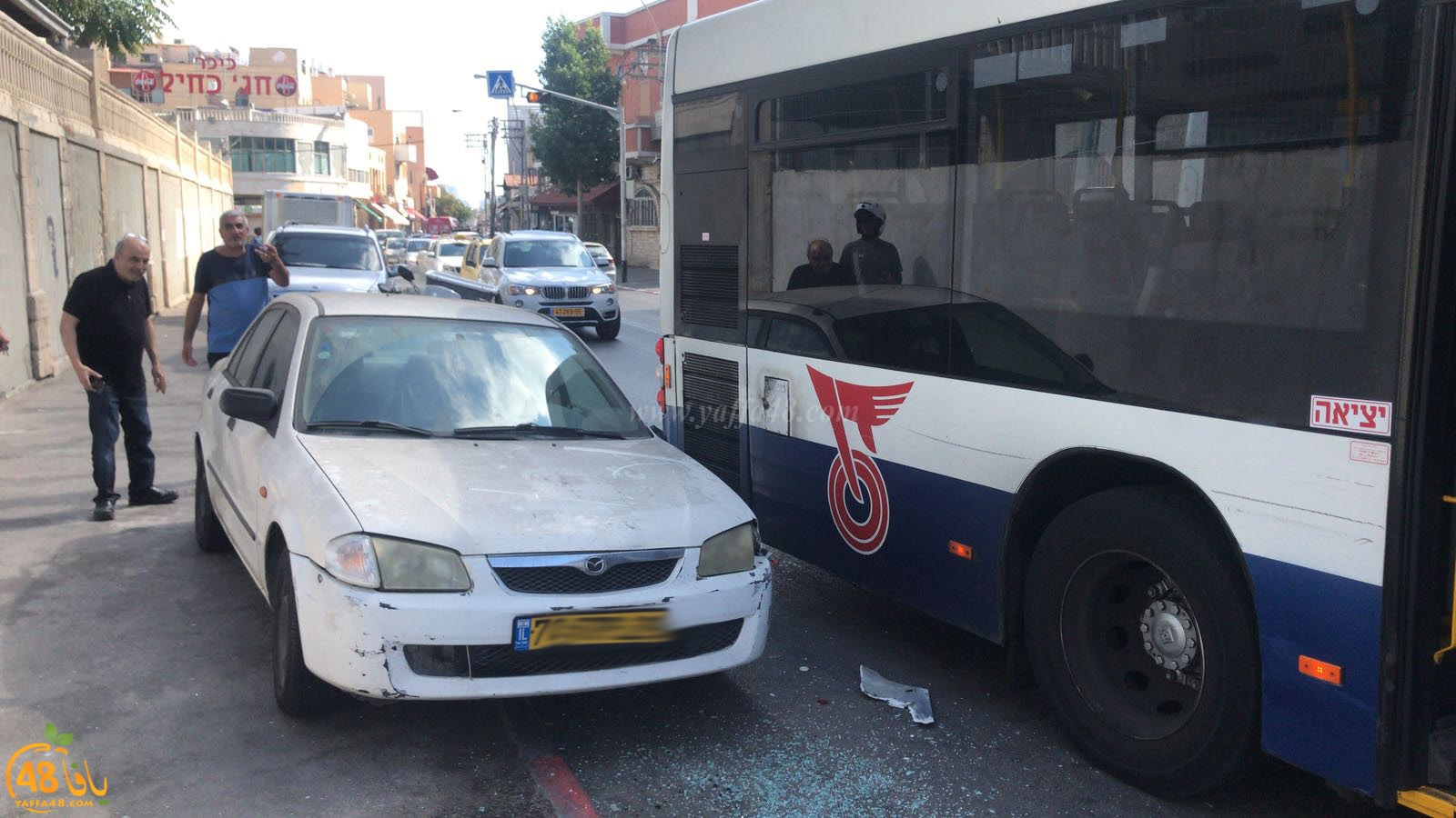 فيديو: حافلة تتسبب بحادث طرق متسلسل في مدينة يافا دون وقوع اصابات 