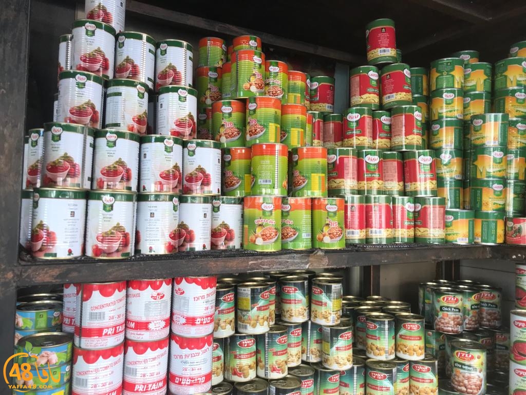 صور: محلات الزهراء بيافا تستعد لاستقبال شهر رمضان بأجود أنواع التمور والفواكه المجففة