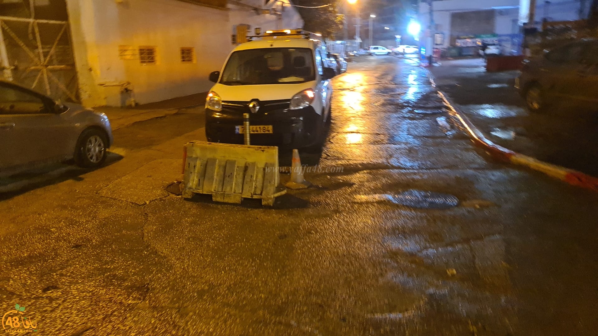  بسبب الأمطار .. انهيار أرضي في أحد الشوارع بيافا 