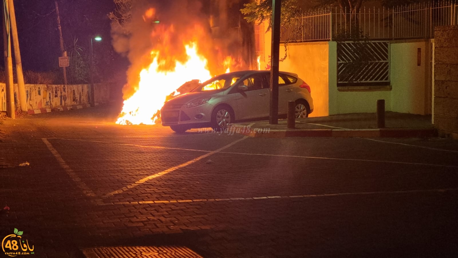  فيديو: ليلة حرائق في يافا - اضرام النيران في بيت وعدة مركبات