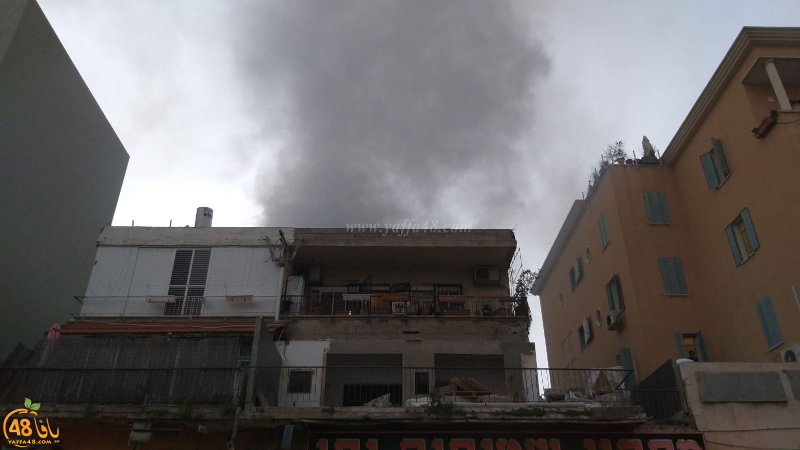 بالفيديو: حريق منزل في مدينة يافا ولا أنباء عن اصابات 