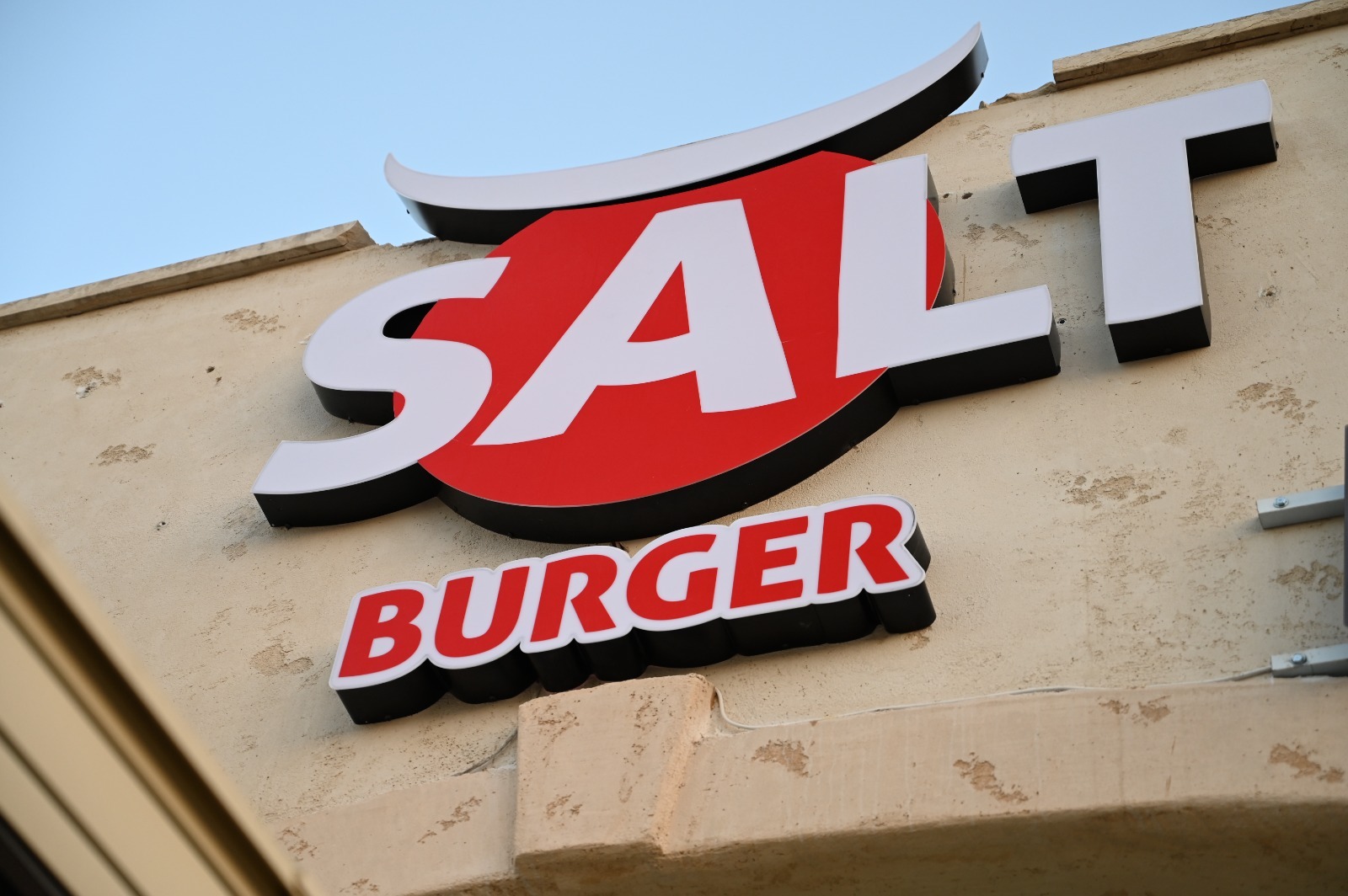 فيديو: افتتاح فرع SALT burger الجديد في دوار الساعة بيافا	