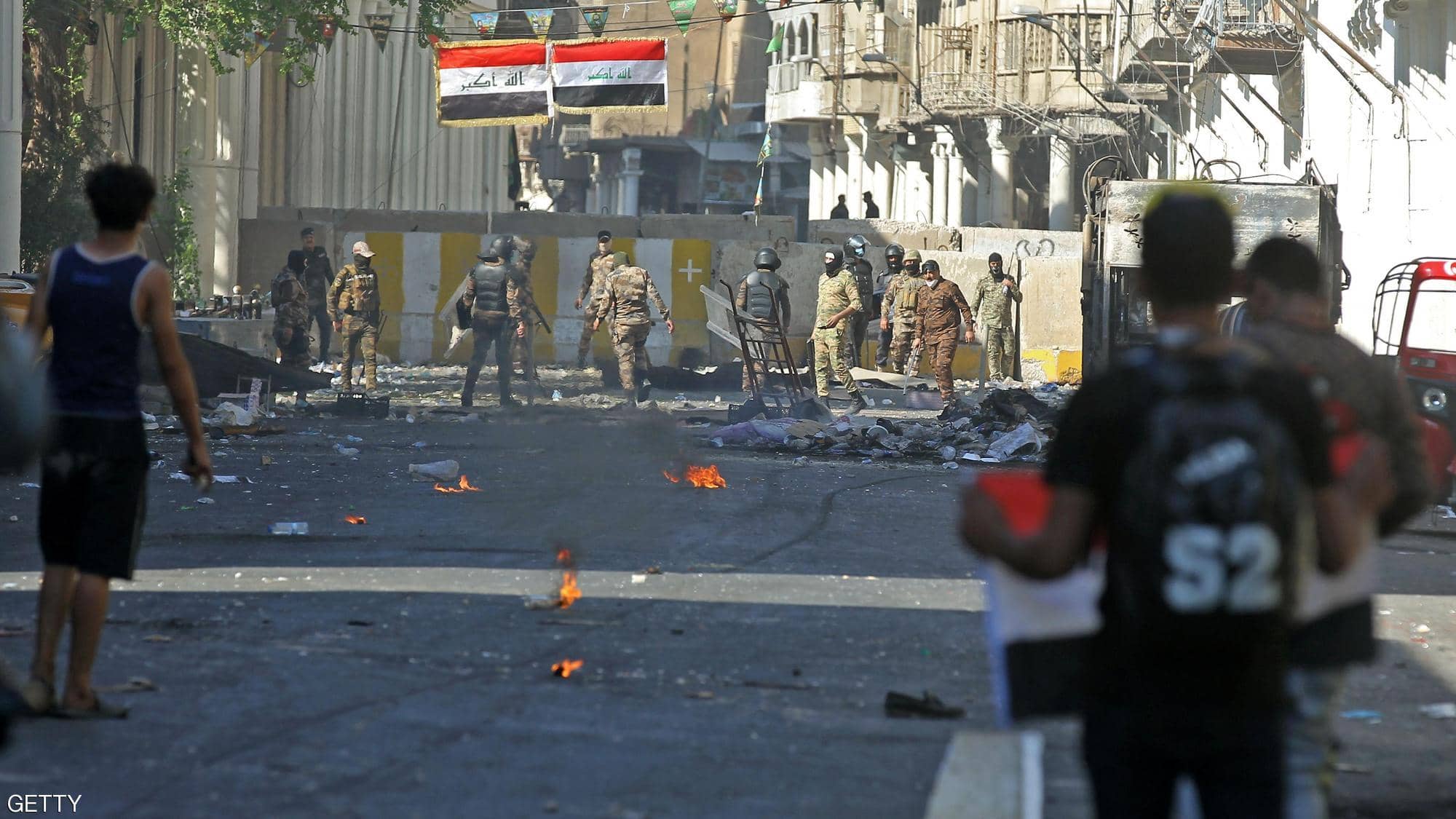 يوم دامٍ بالعراق.. 13 قتيلاً وعشرات الجرحى، ومظاهرات في 10 محافظات