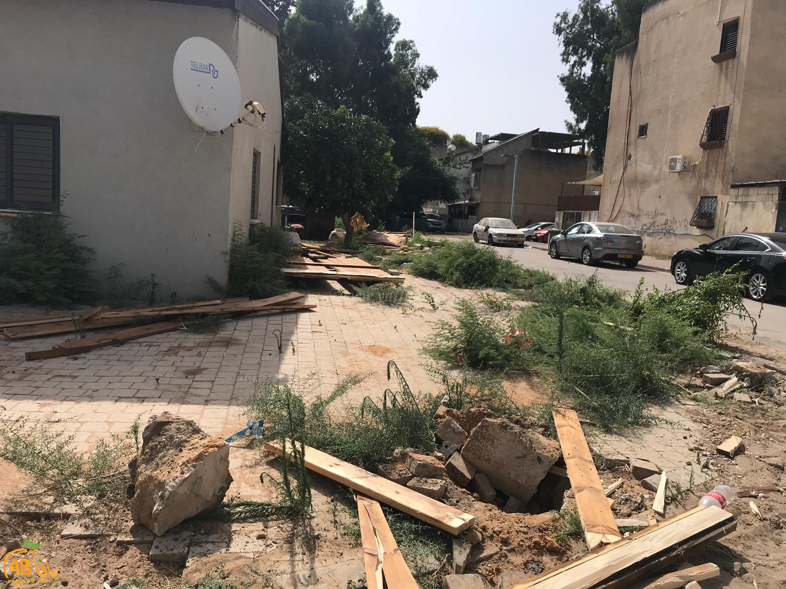 بالفيديو: هدم ساحة منزل عائلة عربية في مدينة الرملة
