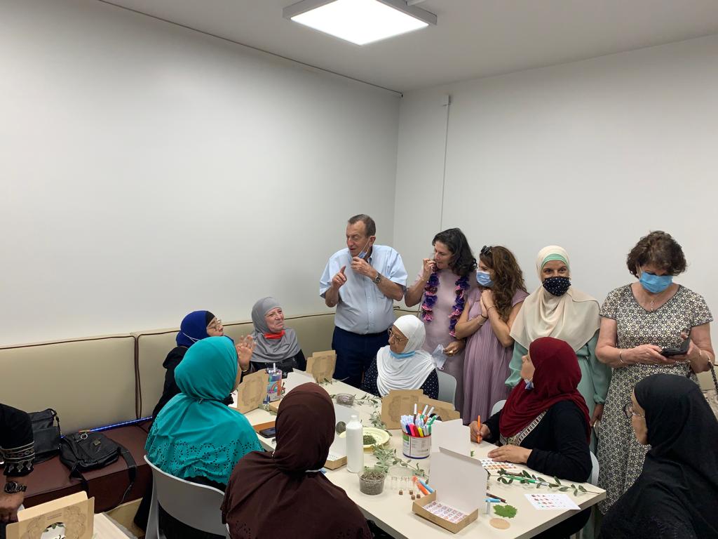  وفد من البلدية في زيارة لمركز طولوز للجيل الذهبي في يافا