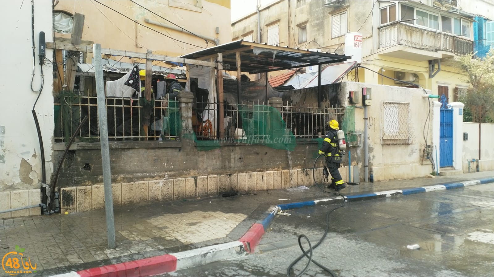 فيديو: حريق قرب احد المنازل في حي النزهة بيافا دون اصابات 