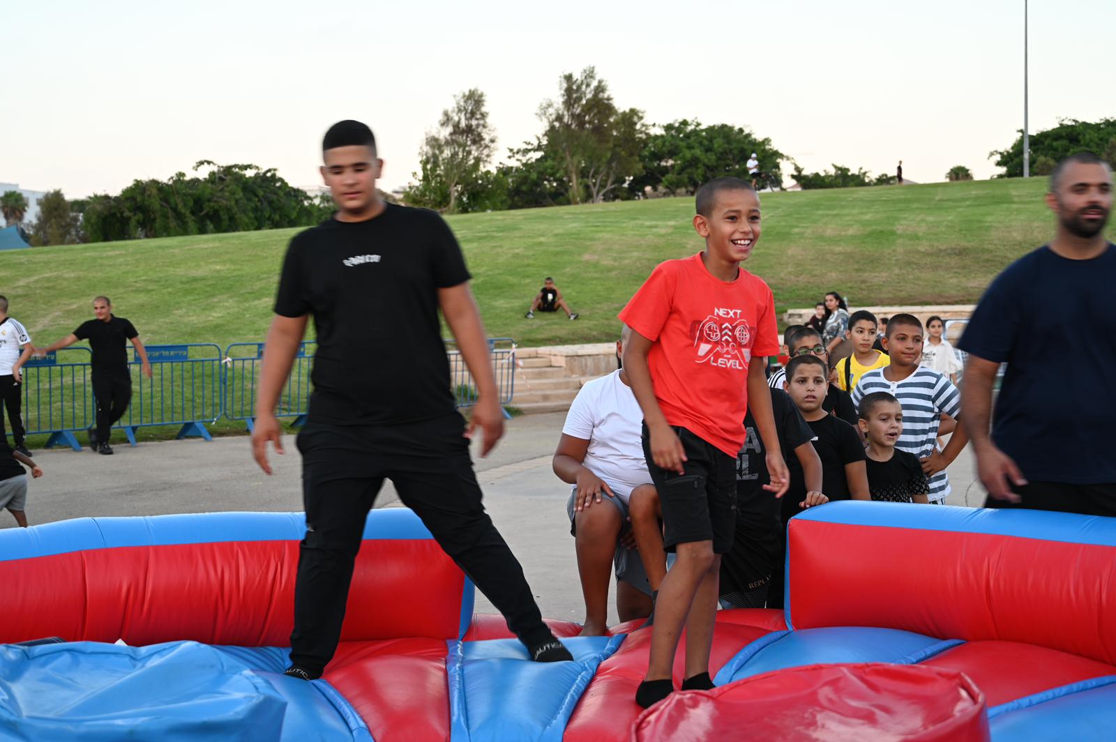 فيديو: مركز العجمي للشبيبة يُنظم فعاليات ترفيهية للشبيبة في متنزه العجمي