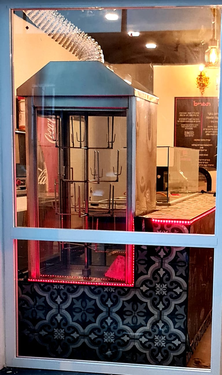 اليوم: افتتاح مطعم طربوش في مدينة يافا 