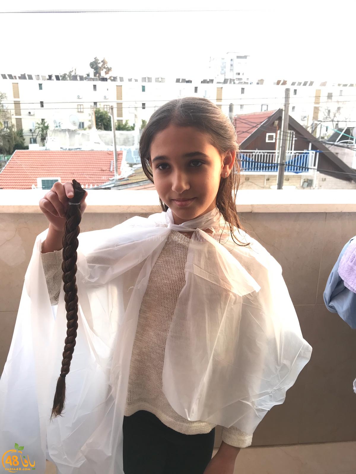 الطفلة ألين دح من يافا تتبرع بشعرها للأطفال المرضى بالسرطان
