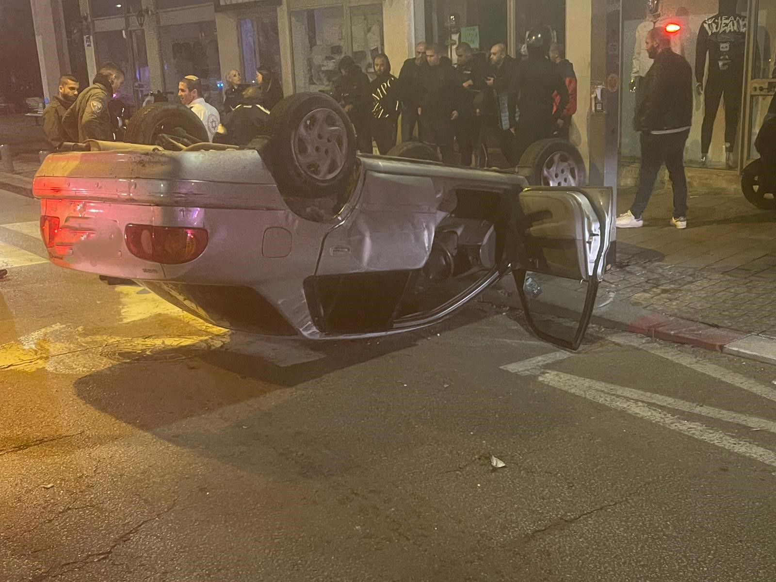 يافا: حادث طرق بين مركبتين بعد منتصف الليل يخلف اصابات طفيفة