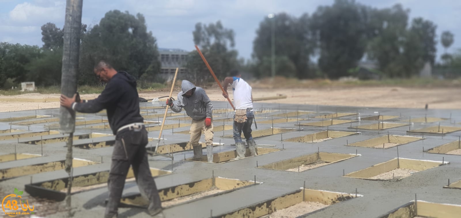  فيديو: البدء ببناء مسطحات القبور في المقبرة الجنوبية في مدينة اللد 