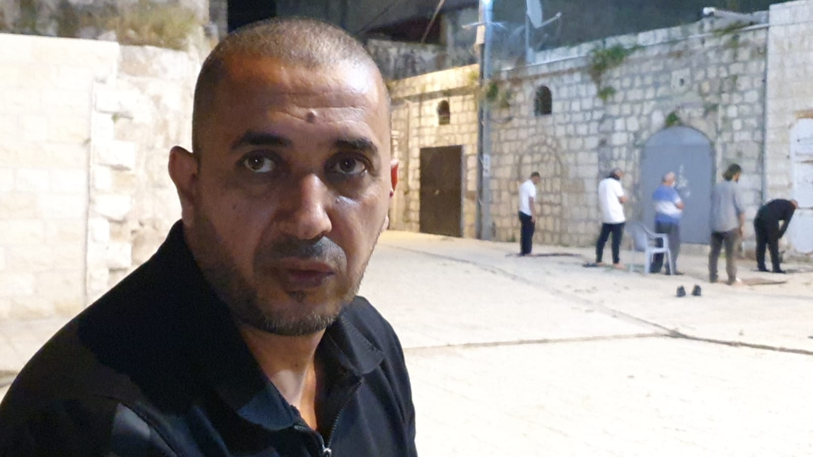 فيديو: صلاة التراويح من امام المسجد العمري في اللد 