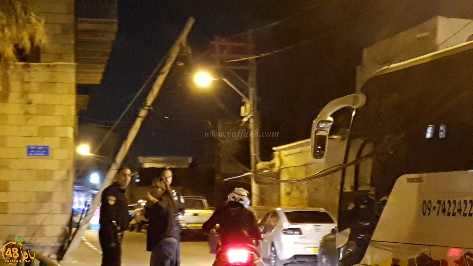  الشرطة تُغلق مقطعاً من شارع كيدم اثر سقوط عامود للكهرباء