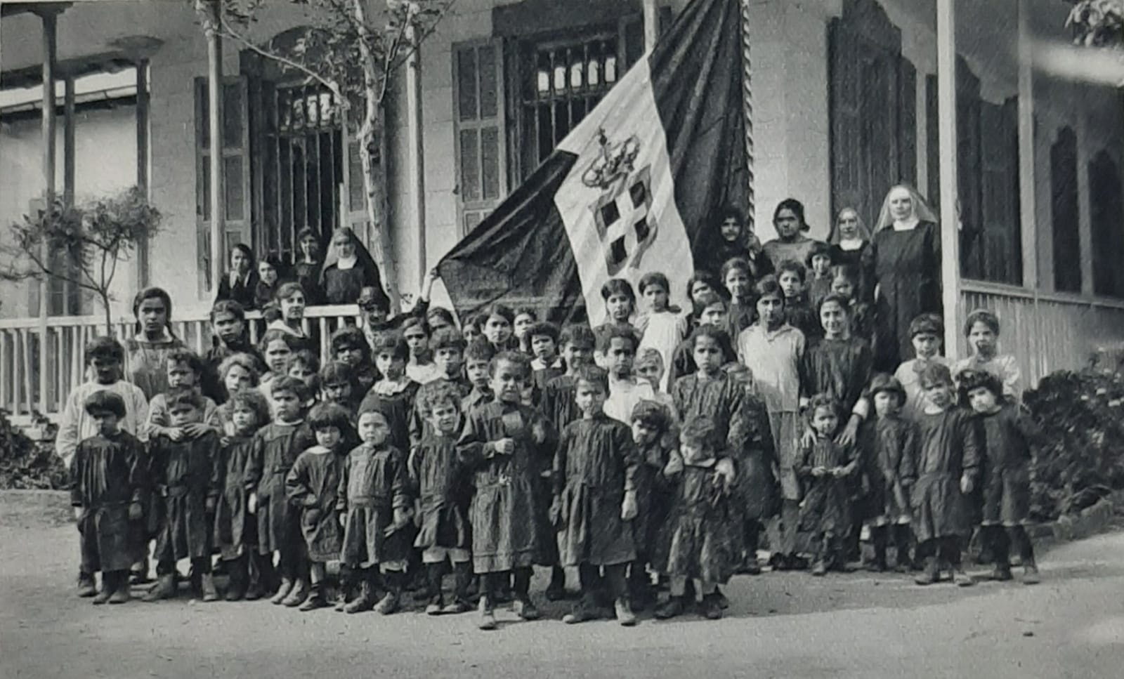 صور نادرة للطائفة المسيحية في يافا عام 1932 