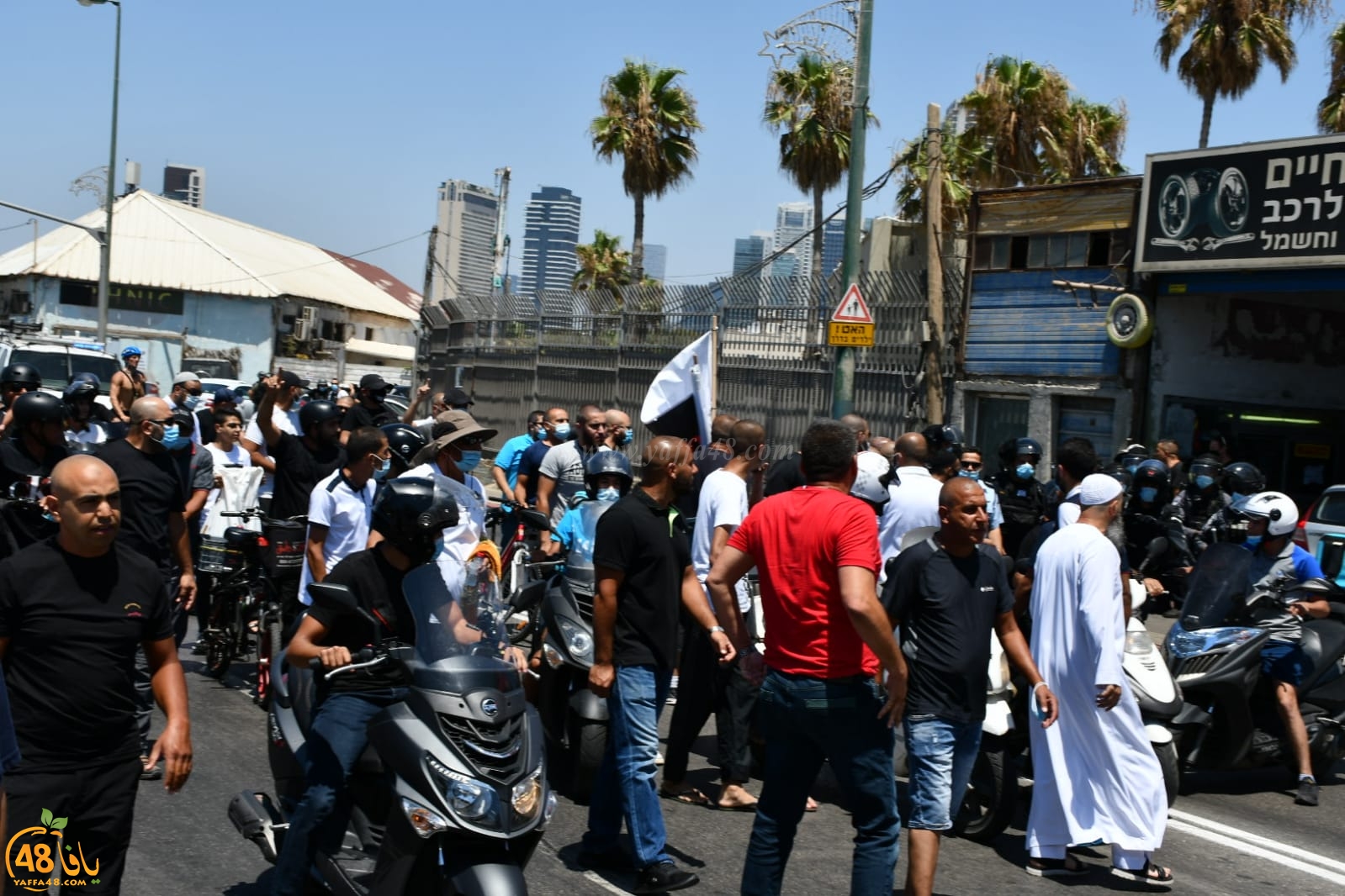 فيديو: انطلاق مسيرات حاشدة بعد صلاة الجمعة احتجاجاً على نبش مقبرة الاسعاف بيافا