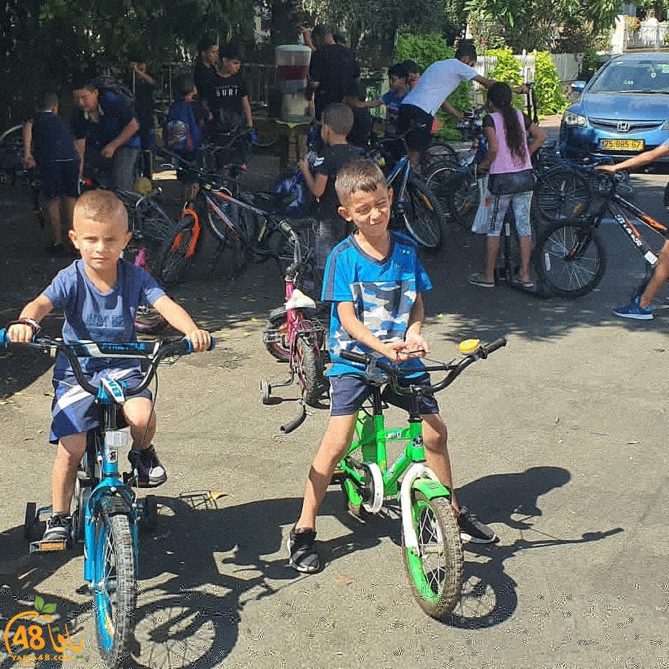 فيديو: أطفال اللد يستمتعون بأوقاتهم بركوب الدراجات الهوائية 