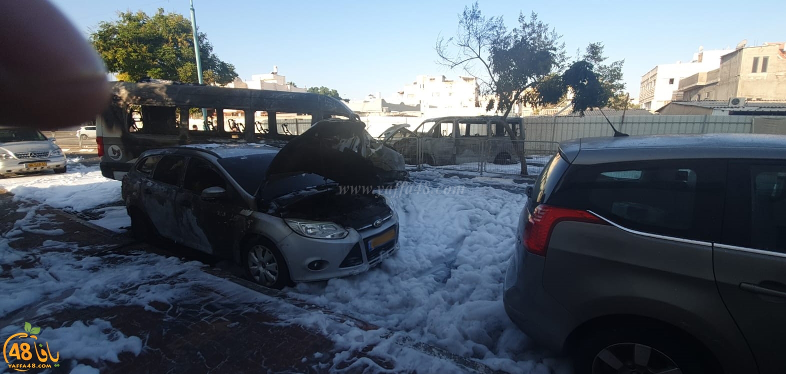  فيديو: حرق 4 سيارات في حي جني افيف بمدينة اللد 