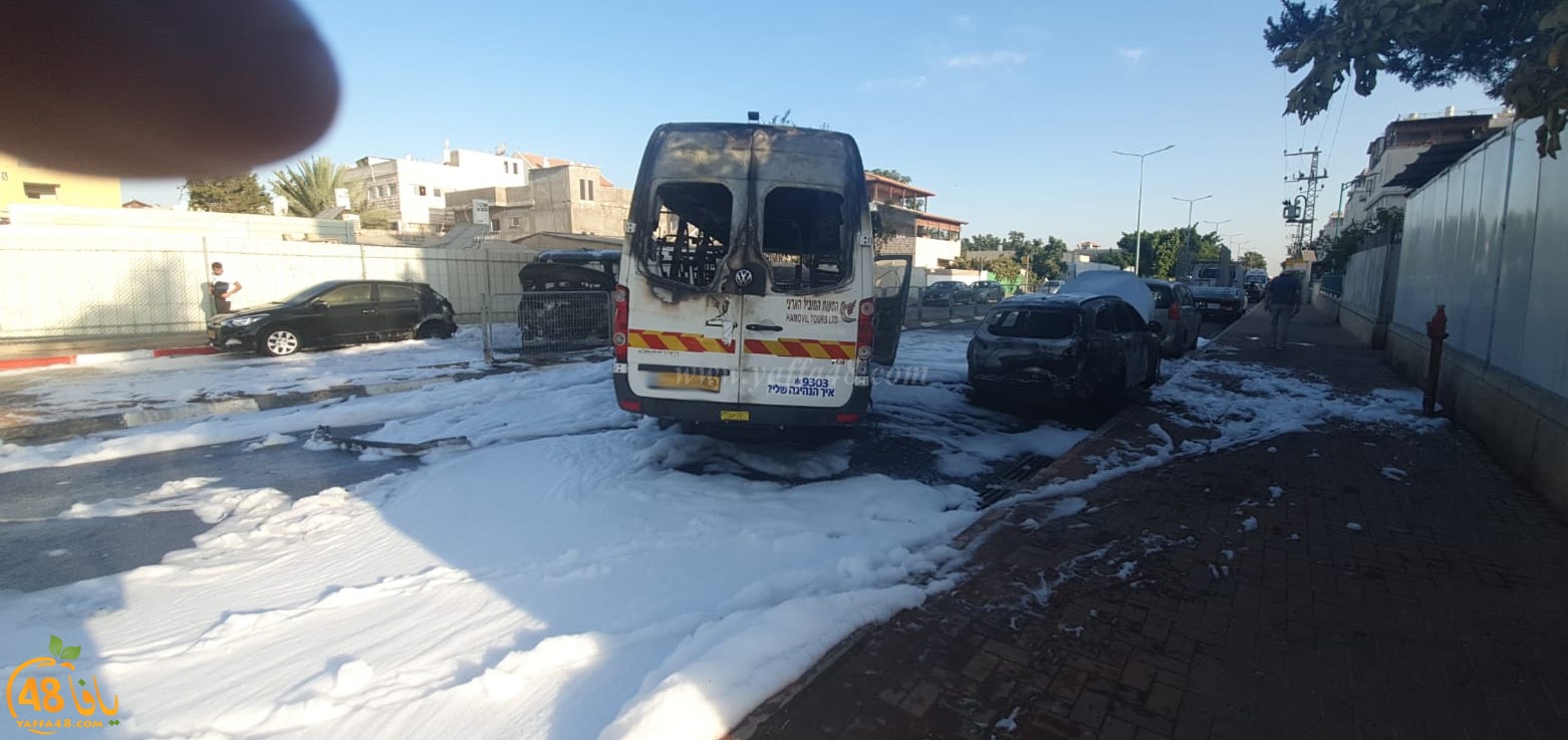  فيديو: حرق 4 سيارات في حي جني افيف بمدينة اللد 