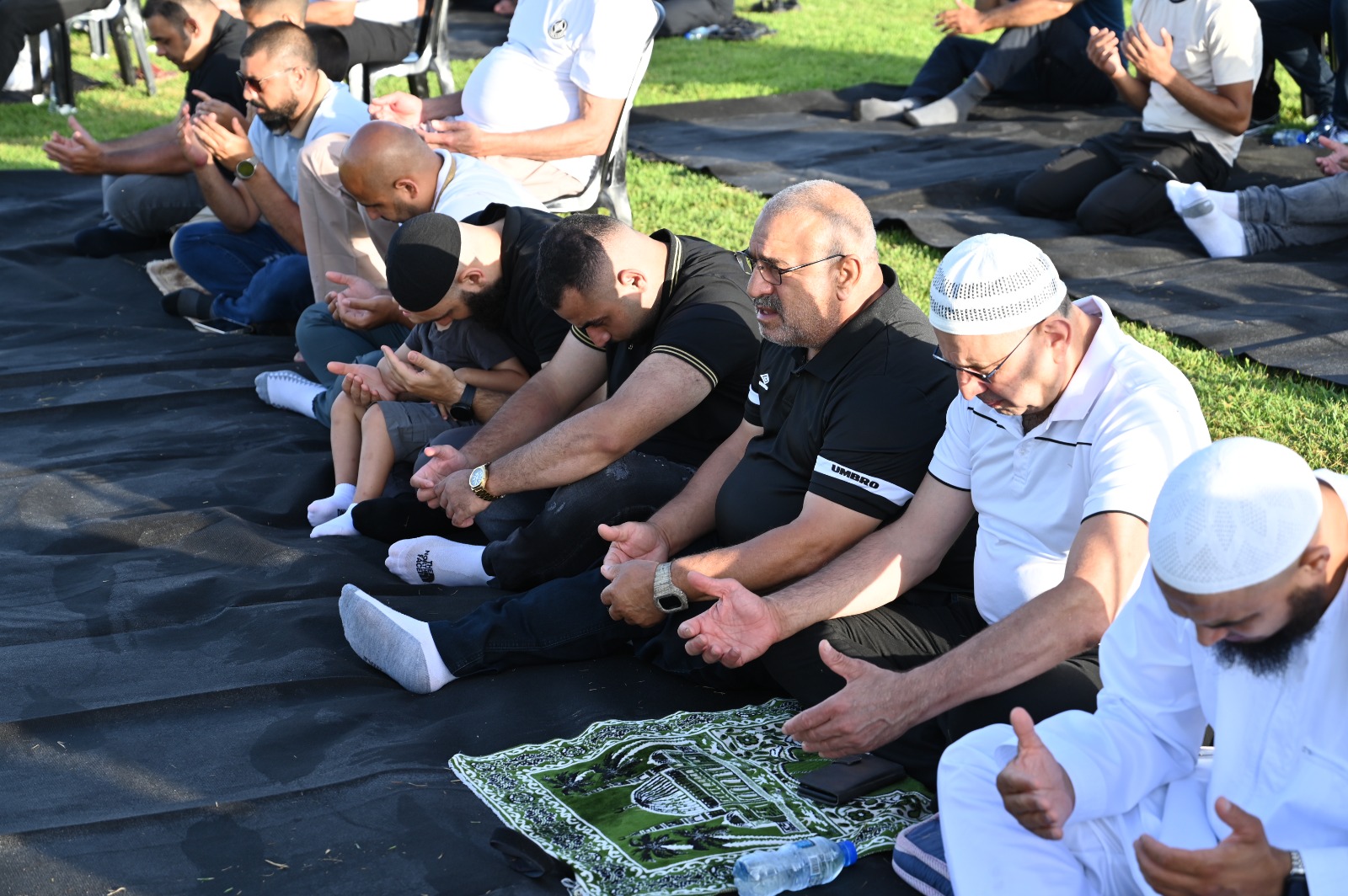 أهالي يافا يؤدون صلاة عيد الأضحى المبارك في متنزه العجمي 