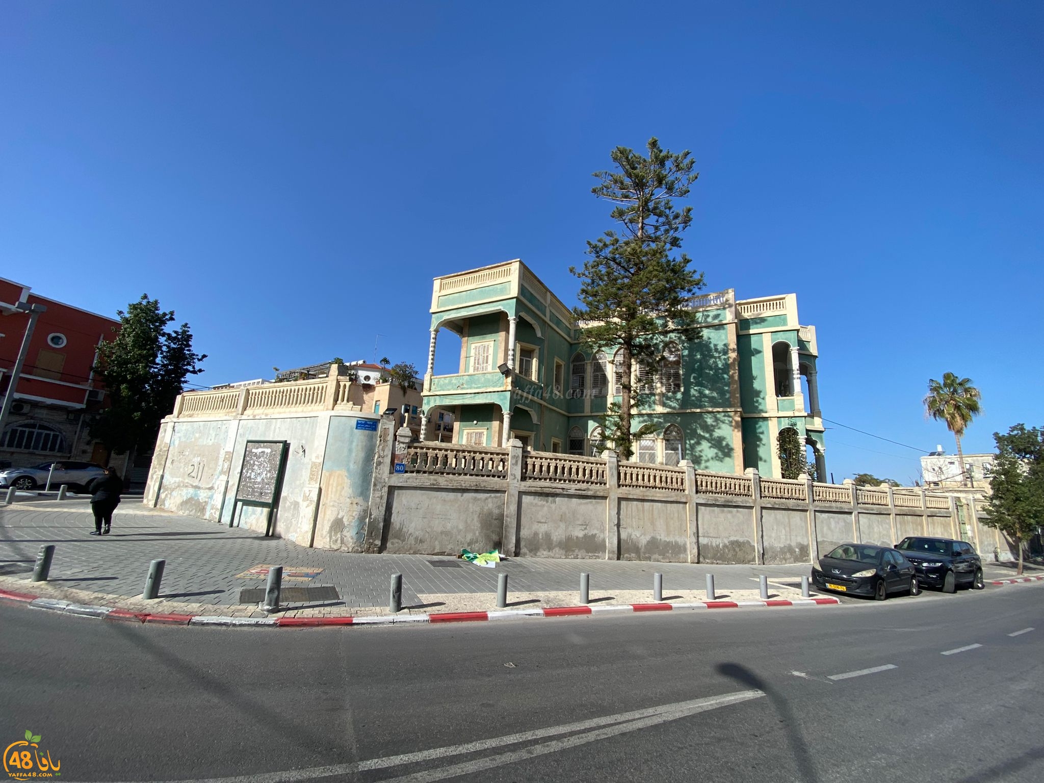  البدء بعملية إخلاء البيت الأخضر وسط مدينة يافا 