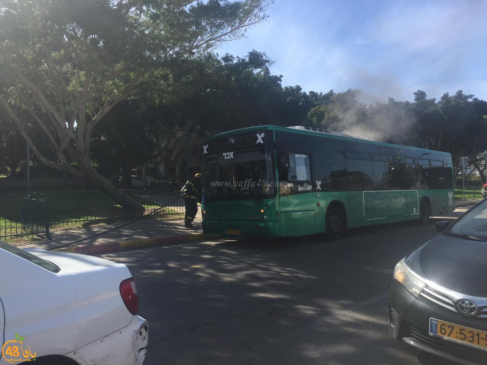   بالصور: إندلاع حريق بحافلة قرب دوار فولفسون بمدينة يافا واخلاء الركاب
