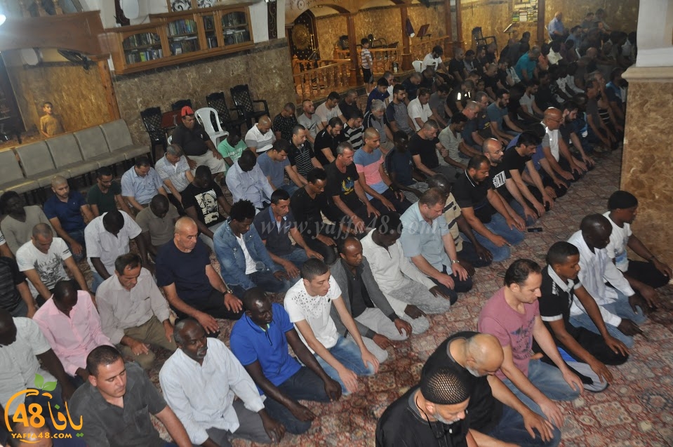   بالفيديو والصور: شعائر صلاتي العشاء والتراويح في مسجد المحمودية بيافا