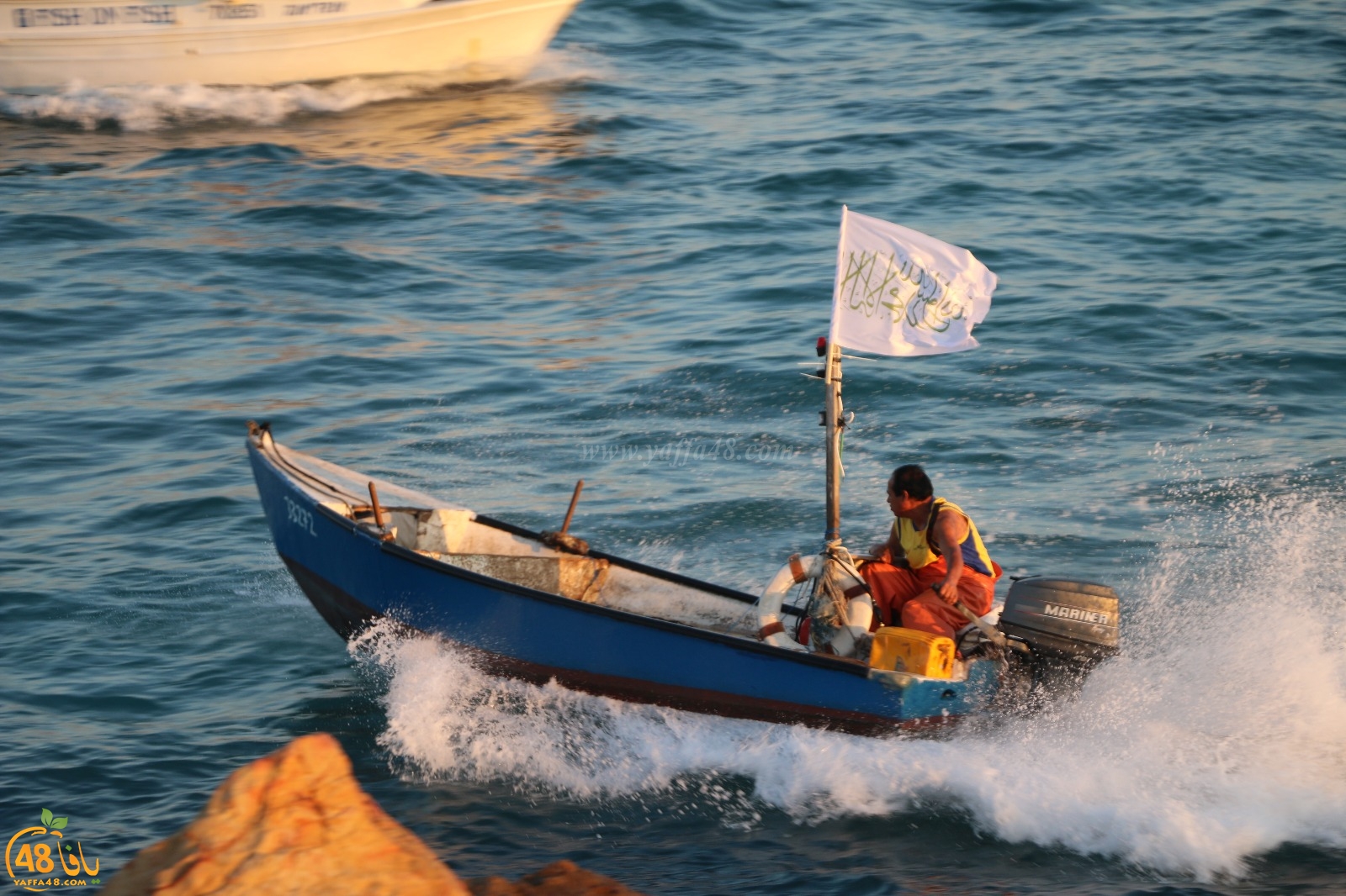  صور: صيادو مدينة يافا ينظمون استعراضاً بالقوارب مقابل متنزه العجمي أثناء صلاة العيد 