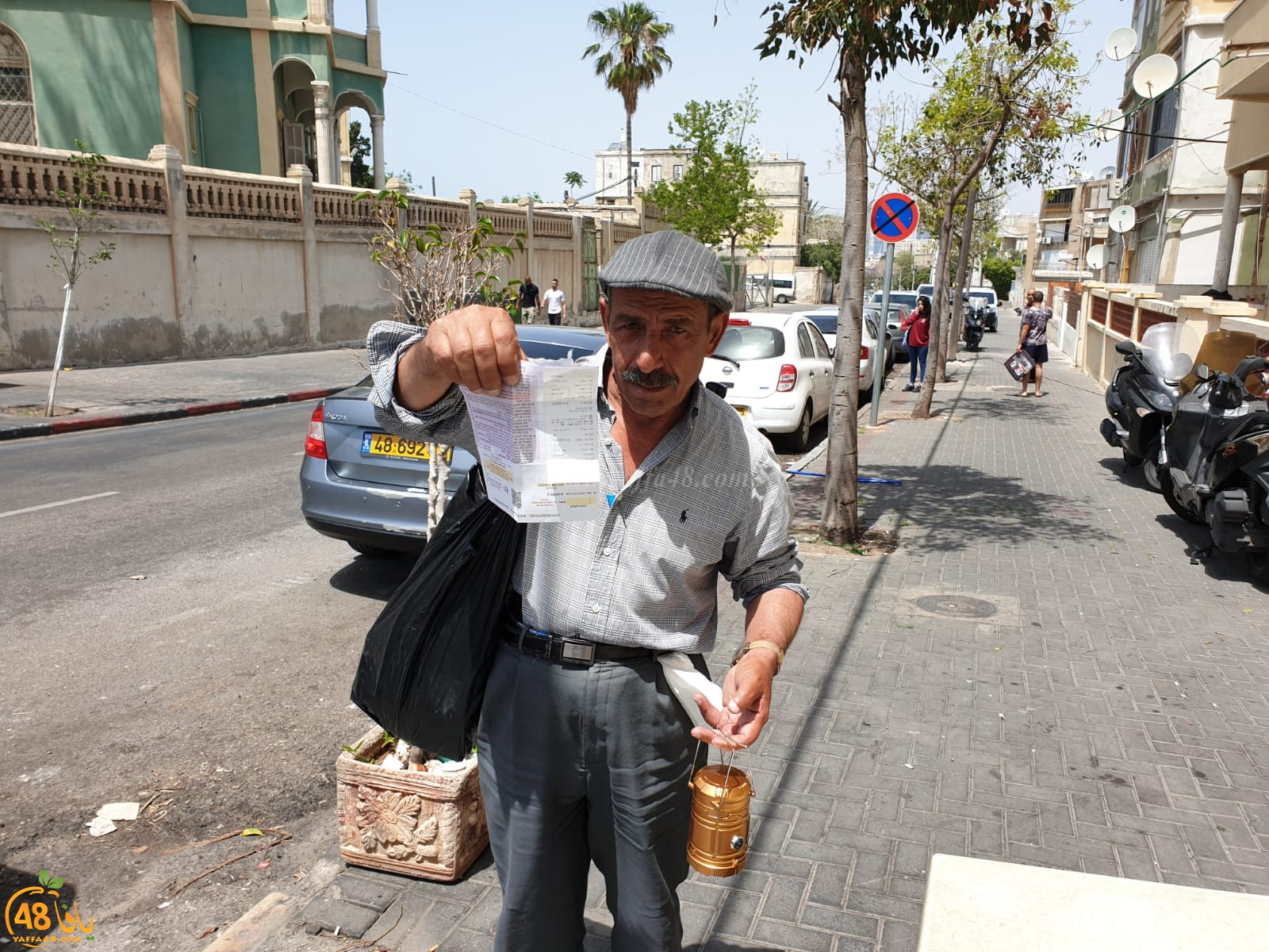 جاء من الخليل ليسترزق في يافا ببيع الفوانيس فخالفته البلدية بقيمة 475 شيكل