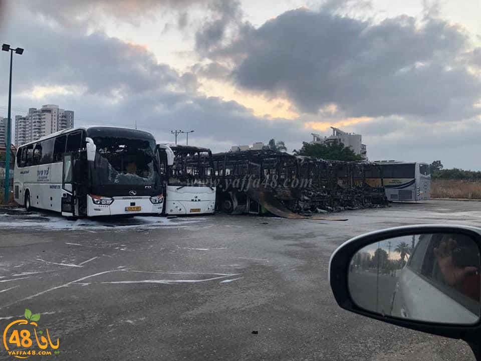  فيديو: حرق عدة حافلات في مدينة الرملة الليلة الماضية