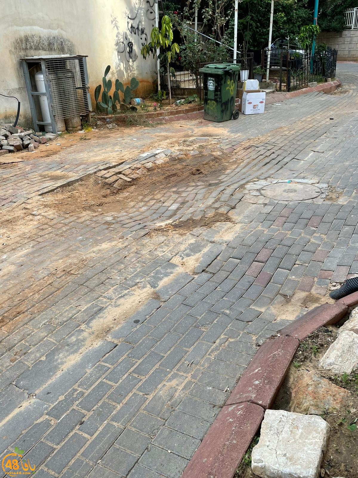 اللد: طالب بإصلاح حفرة في الشارع فتلقى مخالفات مالية من البلدية