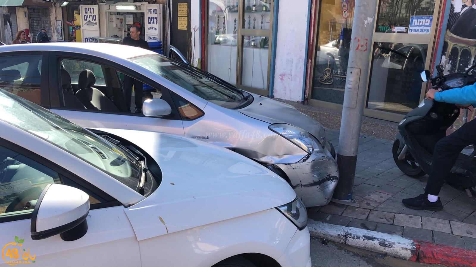 يافا: إصابة طفيفة لسيدة بحادث طرق بين مركبتين