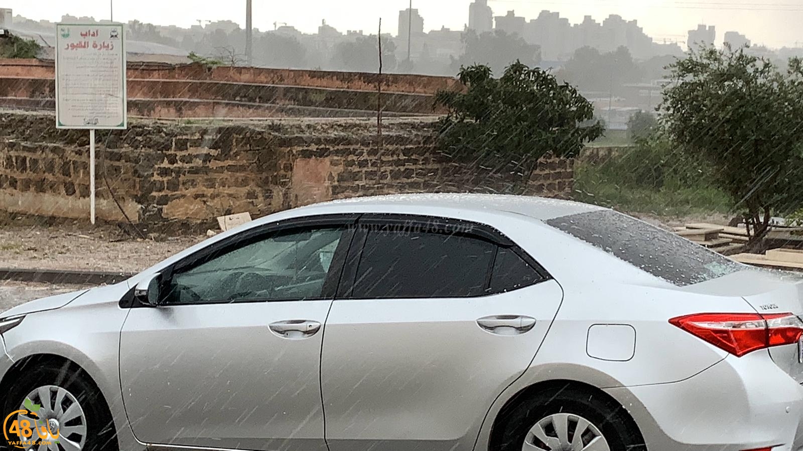 فيديو: تساقط حبات البرد والأمطار الغزيرة على يافا