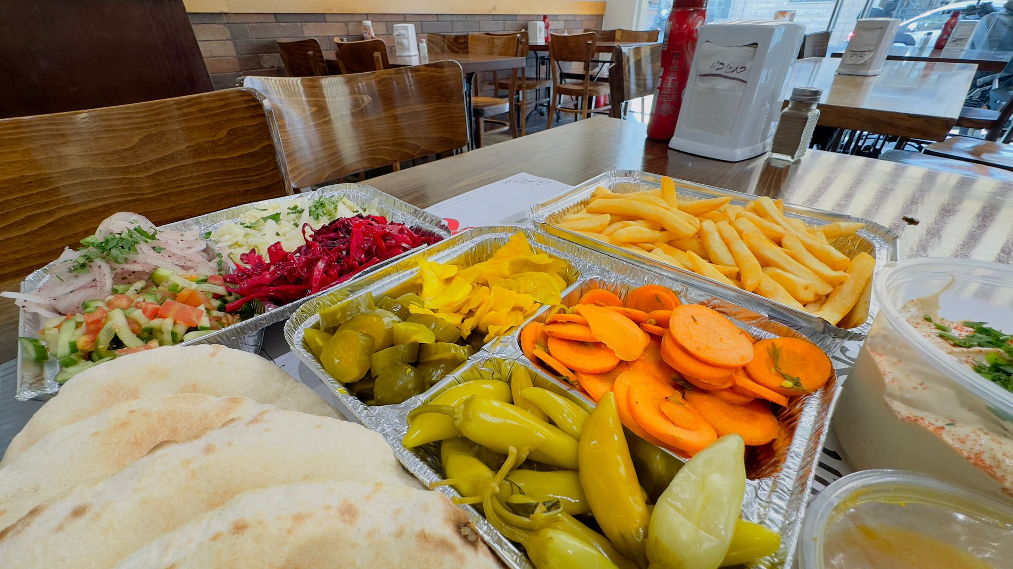 وجبة من مطعم أبو حلوة للمشاوي والشاورما تُعادل سعادة شهر كامل ! 
