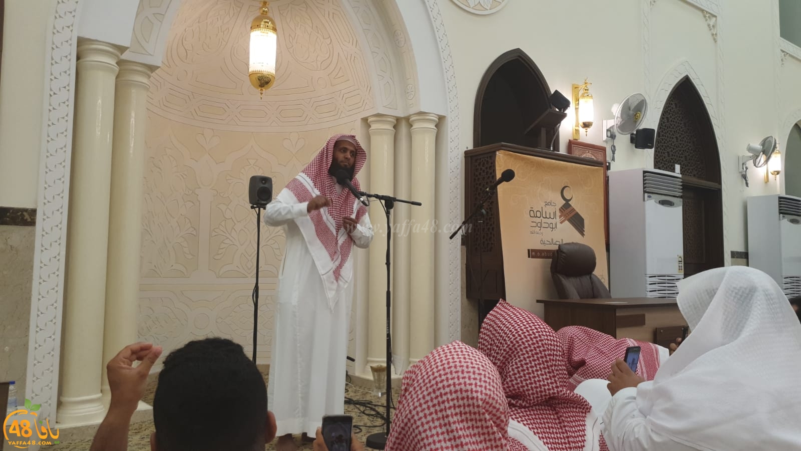  بالفيديو: معتمرو يافا يستمعون لدرس ديني من الشيخ الداعية منصور السالمي 