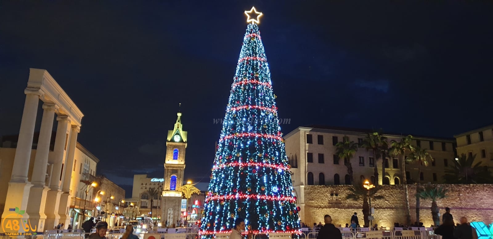  اضاءة شجرة الميلاد في مدينة يافا وسط غياب الأجواء الاحتفالية